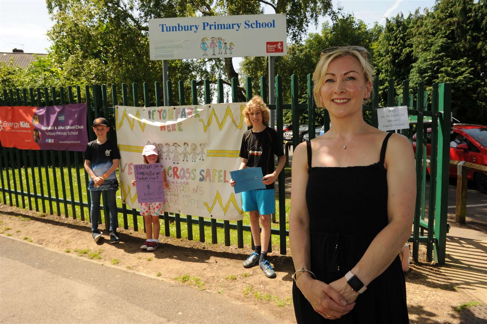 Tunbury Primary School, Walderslade..Claire Smith wants a crossing outside the school..Picture: Steve Crispe. (13163199)