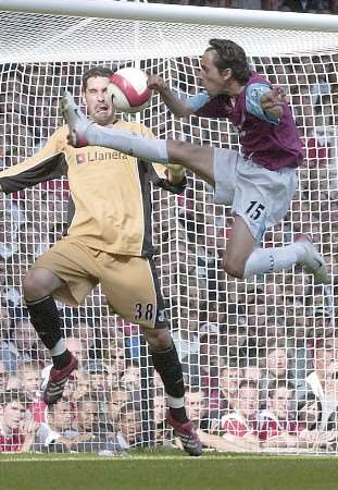 Yossi Benayoun tries to chip Addicks keeper Scott Carson. Picture by MATTHEW WALKER