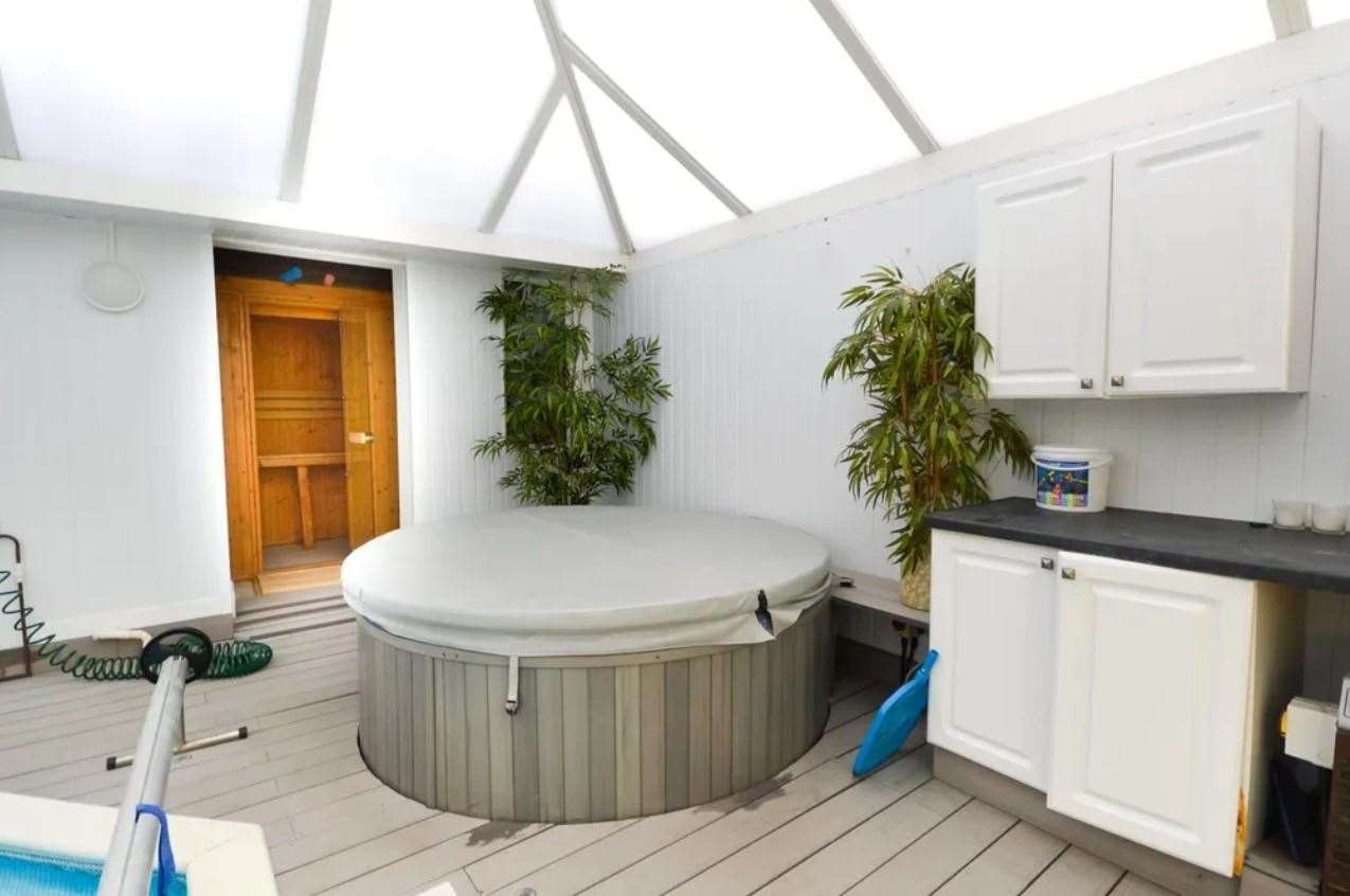 ...as well as a hot tub and sauna. Picture: Zoopla / Zest