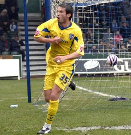 John Nutter celebrates after putting the Gills 1-0 up. Picture: Matthew Walker