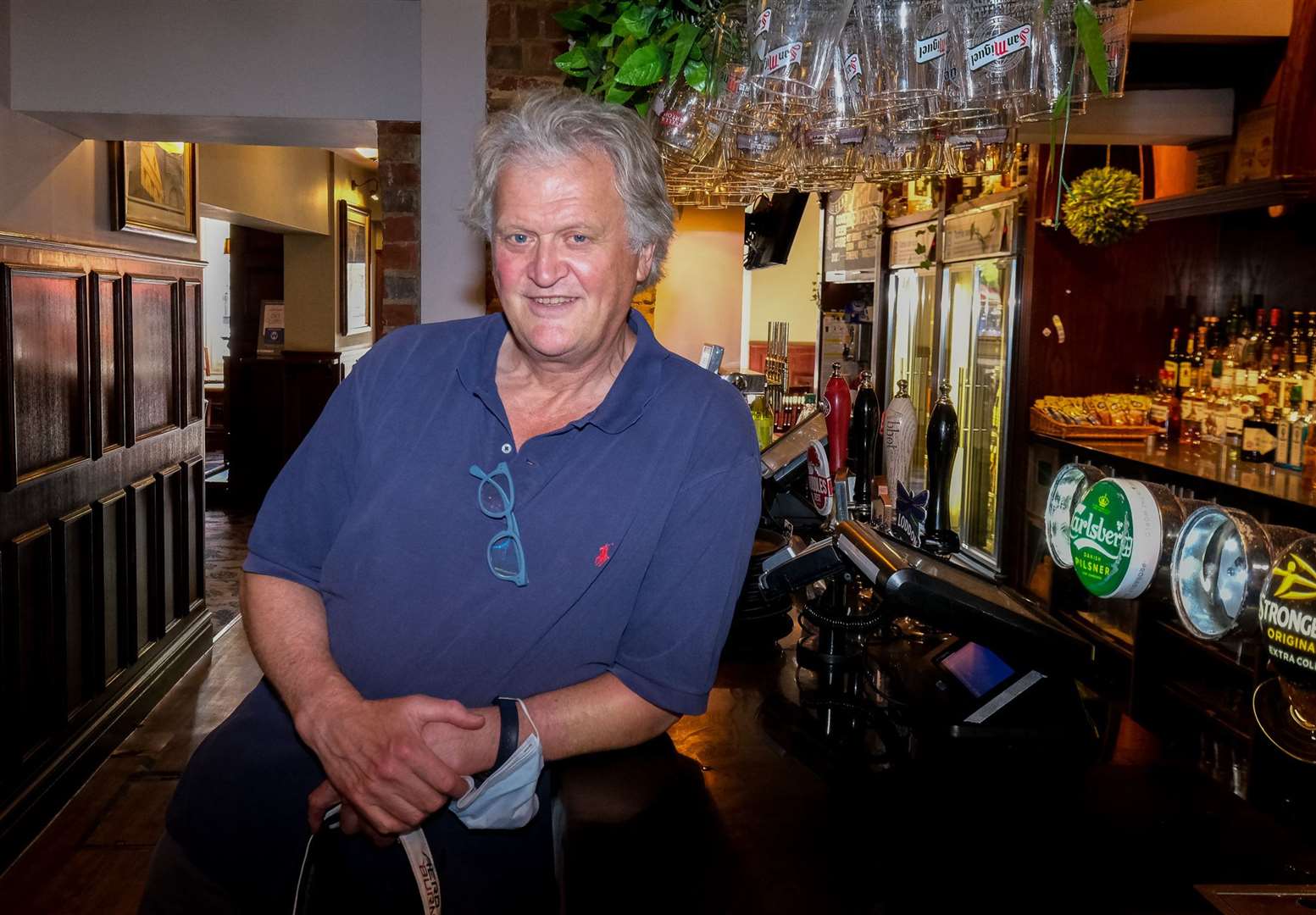 Wetherspoons chairman Tim Martin will reduce all prices on Thursday to highlight the impact a VAT reduction could have