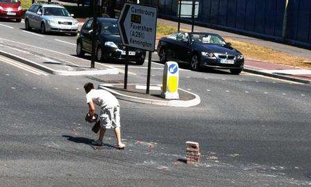 This fearless van driver dodged the traffic on Ashford ring road to collect some bricks