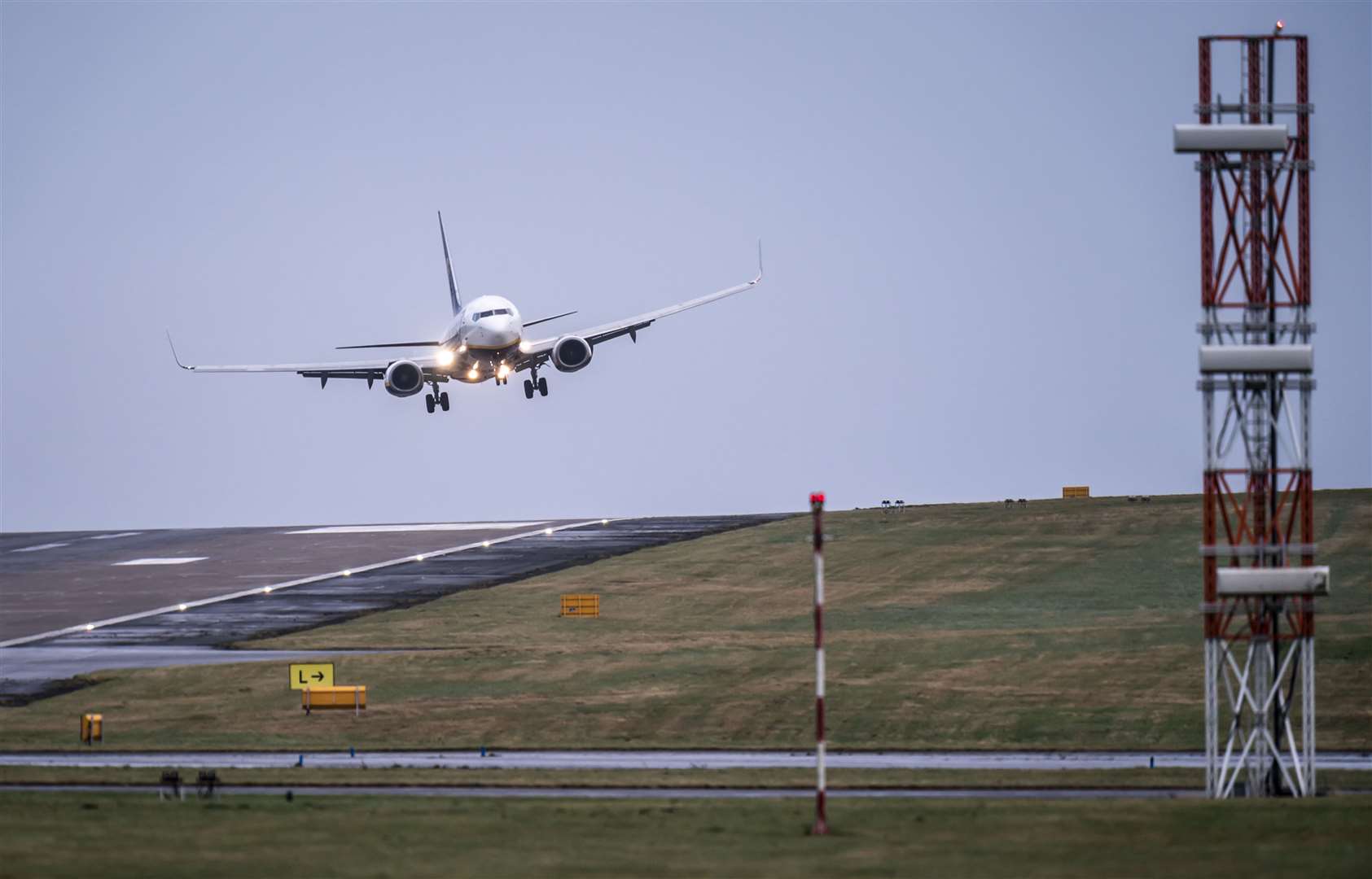 Flight FR2333 from Krakow lands in strong winds at Leeds Bradford Airport (Danny Lawson/PA)