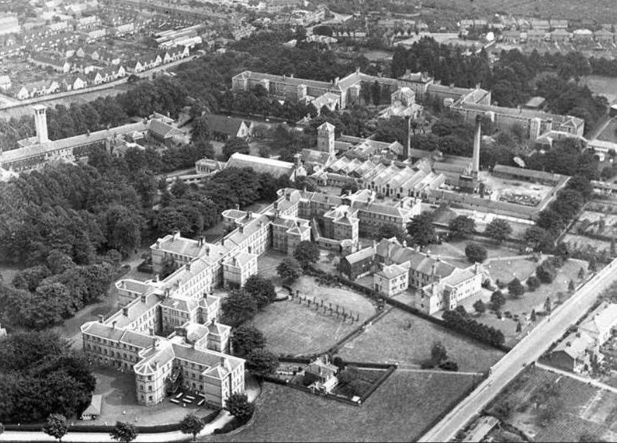 The extensive Barming Hospital site, with the tower still standing. Photo from 1934