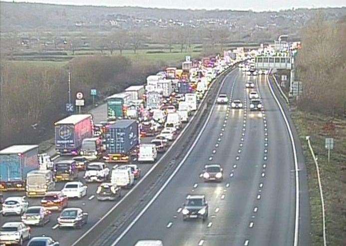 M25 delays between Junction 5 near Sevenoaks and Clacket Lane Services ...