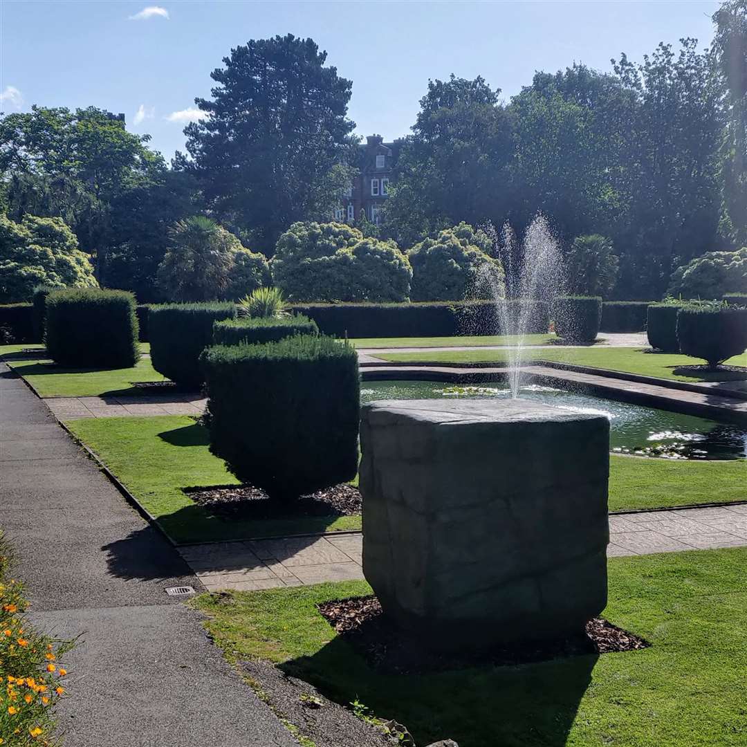 Mellowing the Corners by Mariko Hori in Kingsnorth Gardens