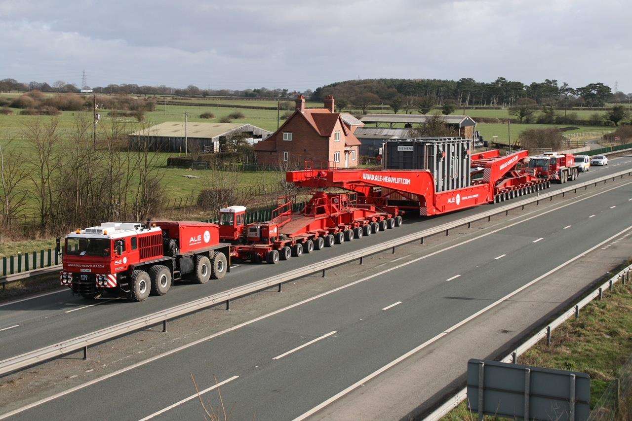 This giant transformer will be travelling across the QEII bridge tonight (3654370)