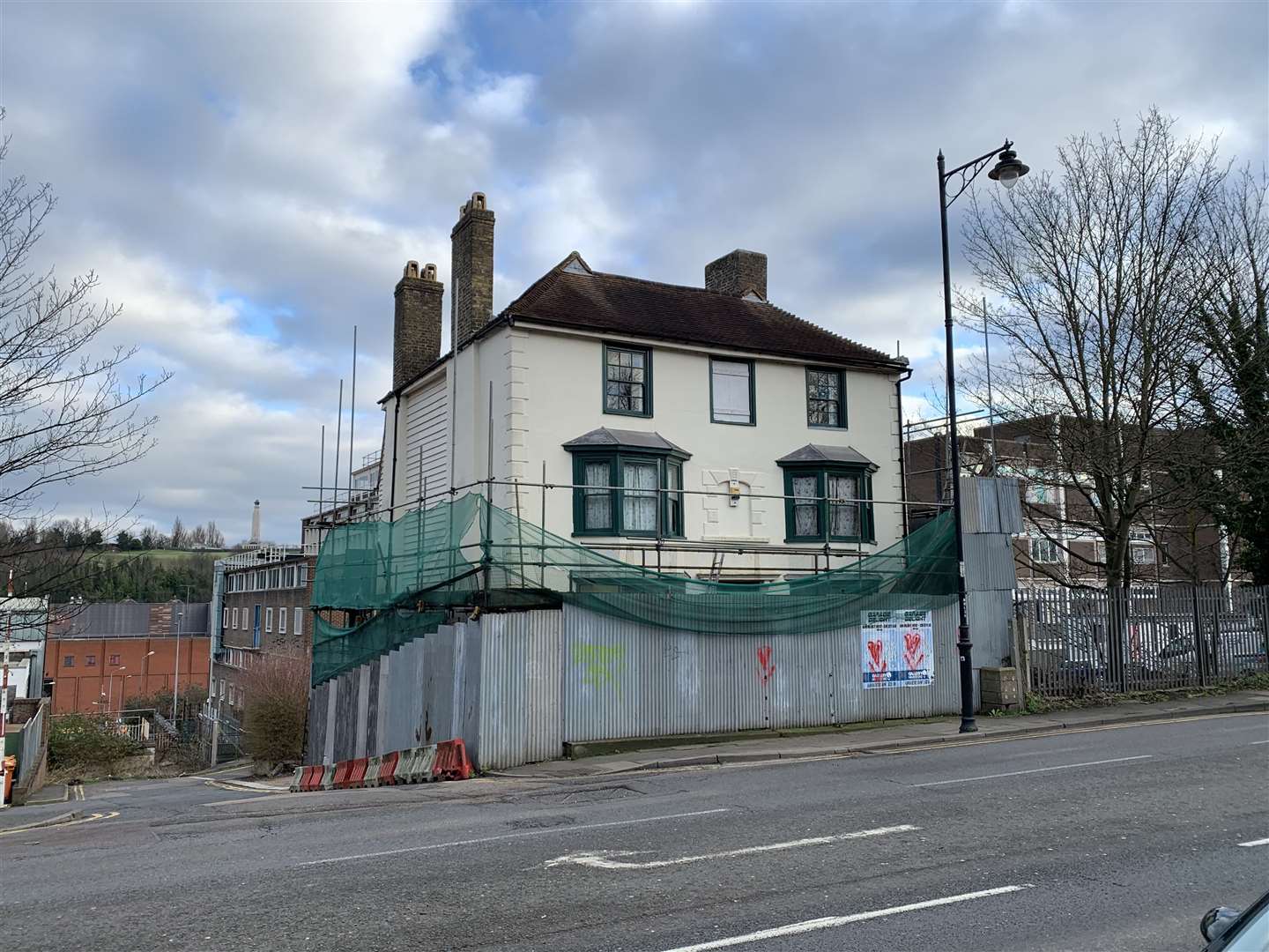 Boarded up - the old Lord Duncan pub (57810665)