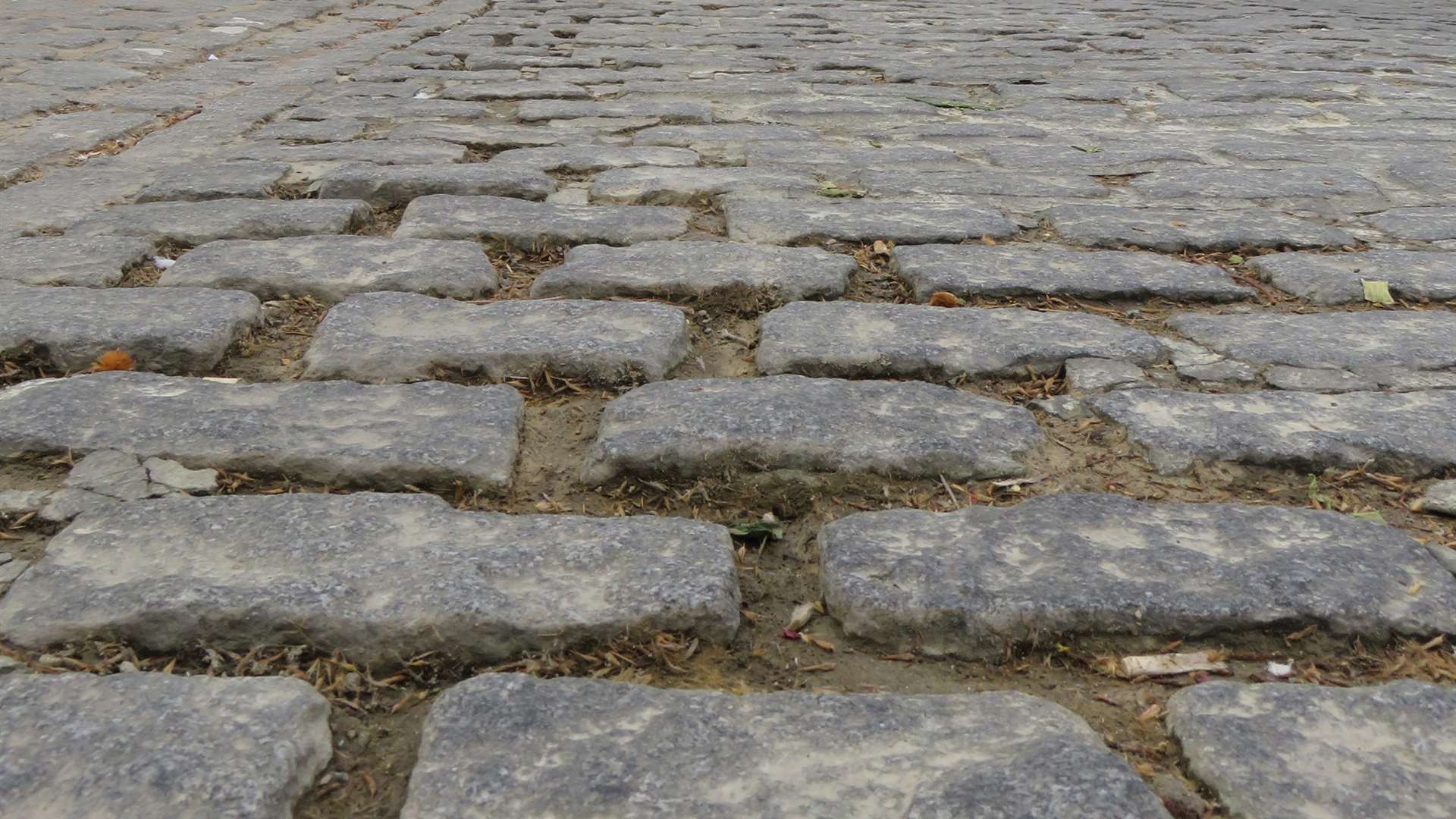 Some of the gaps in the stones. Picture from Andy Clark