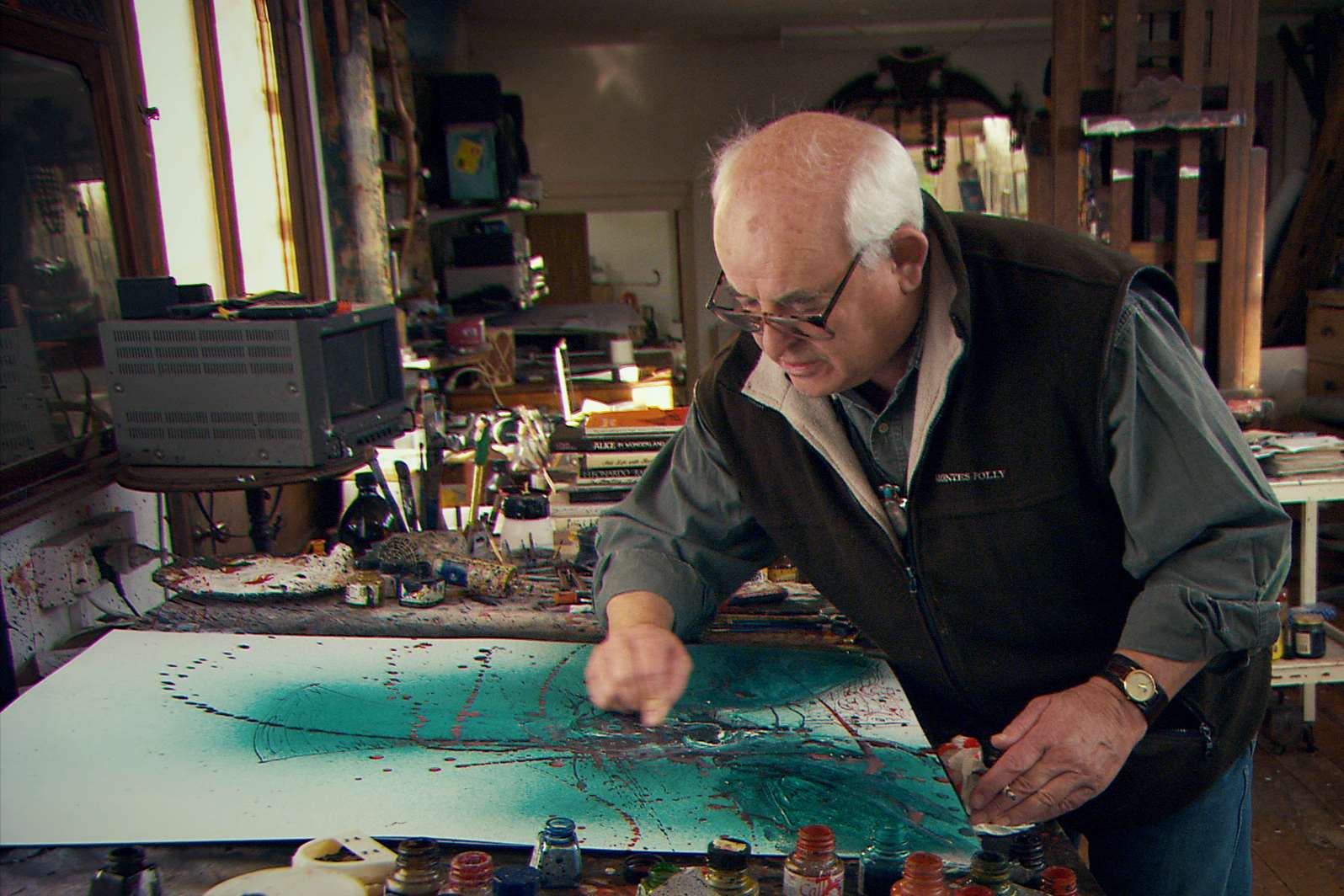 Ralph Steadman at work in his studio