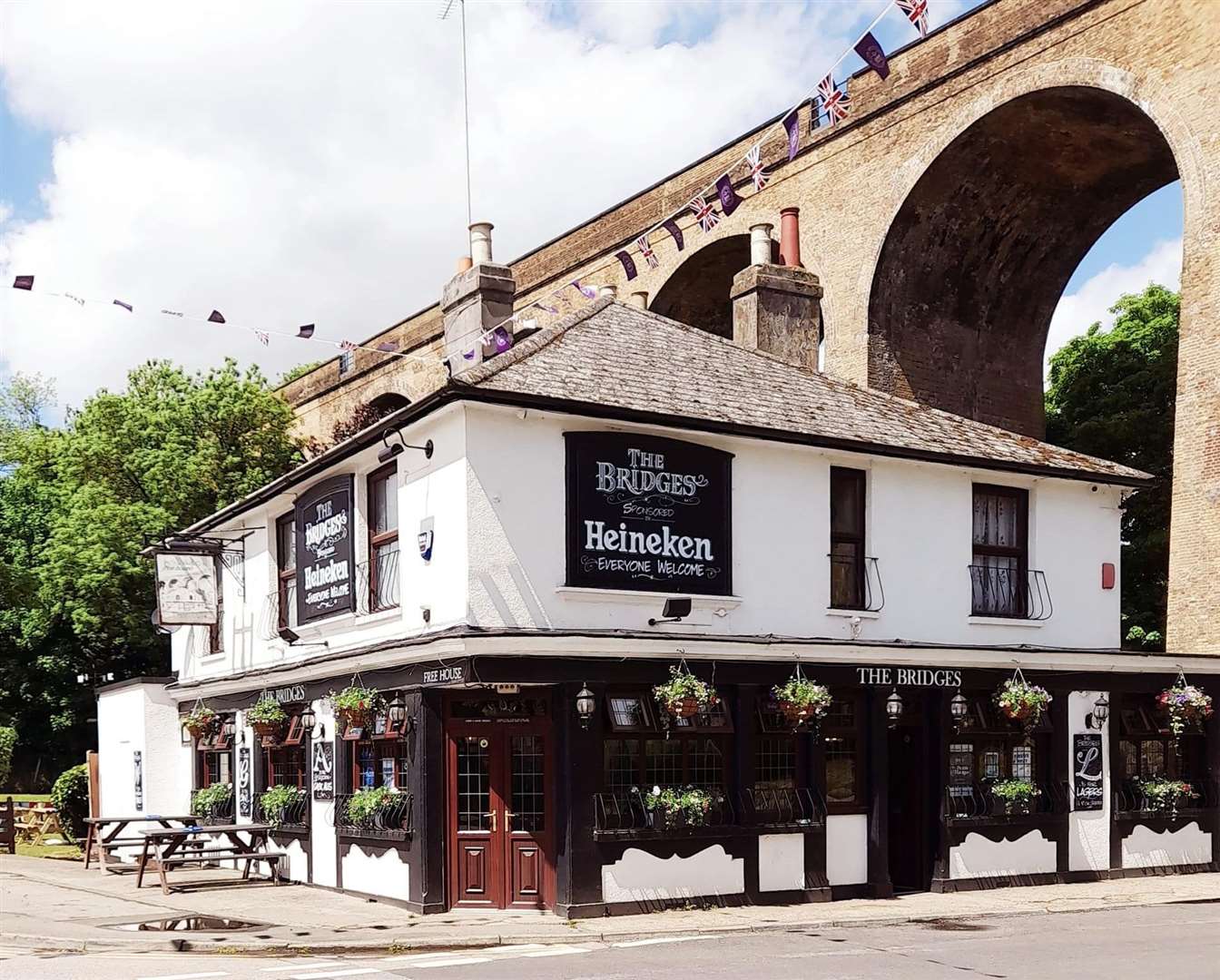 The Bridges pub in Horton Kirby is up for auction