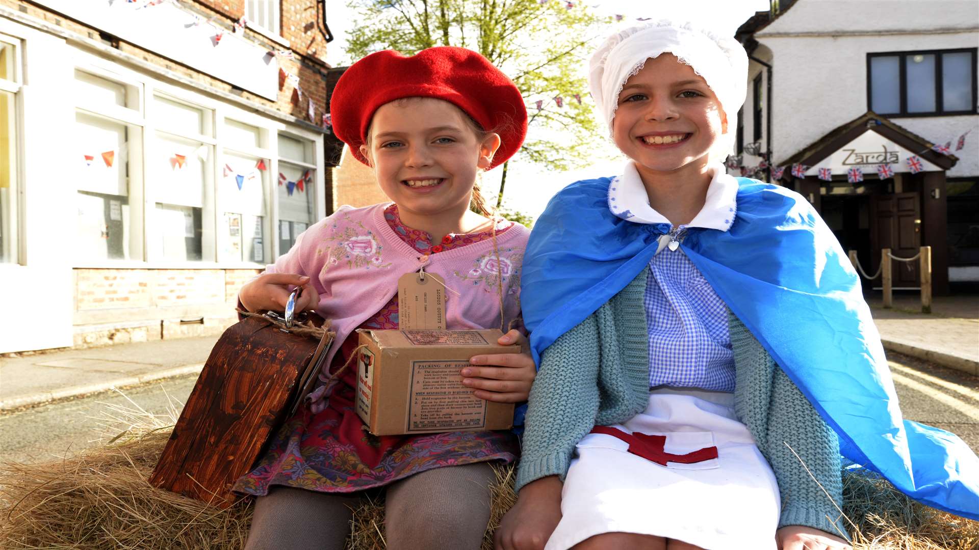 Elissa Jent, 8, and Thea Hughes, 8. Picture: Ruth Cuerden