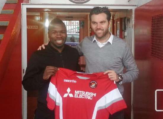 New signing Aaron McLean with Ebbsfleet manager Daryl McMahon
