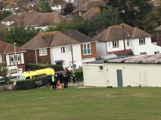 Police escort suspected migrants at The Warren and East Cliff (5035446)