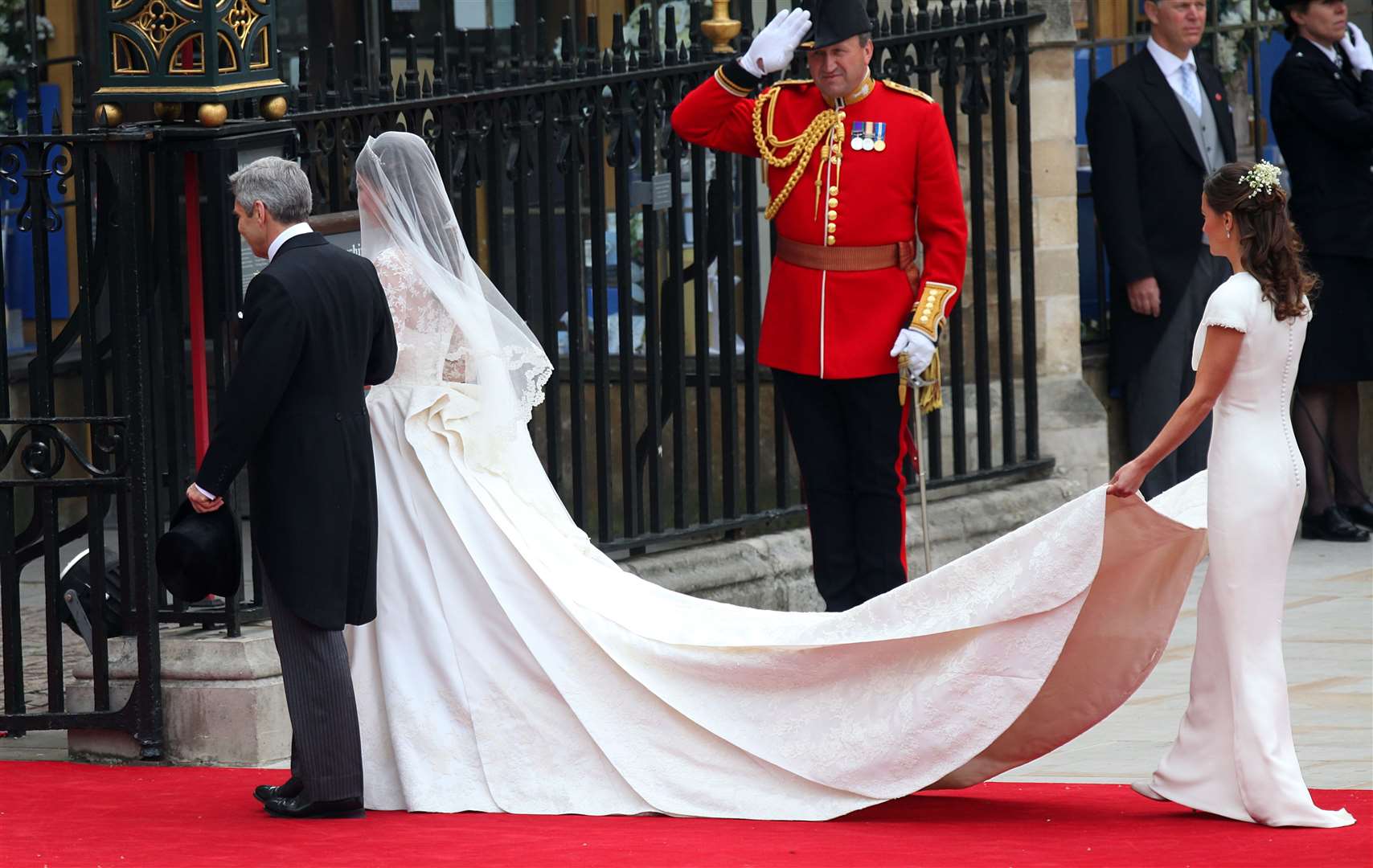 Kate Middleton arrives at Westminster Abbey with her father Michael and sister Pippa (Gareth Fuller/PA)