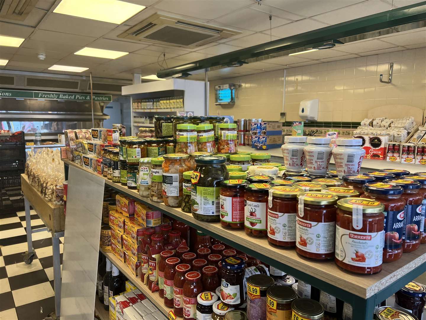Jar products at the new Italian Sittingbourne store