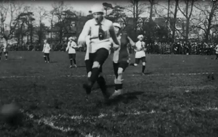 A Vickers player clears the ball. Supplied by the National Library of Norway. Copyright: Gaumont