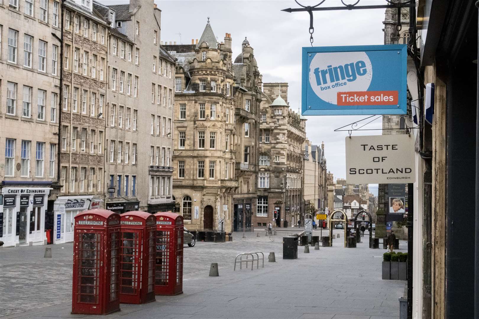 The Edinburgh Fringe shop and ticket office on Edinburgh’s Royal Mile during lockdown (Jane Barlow/PA)