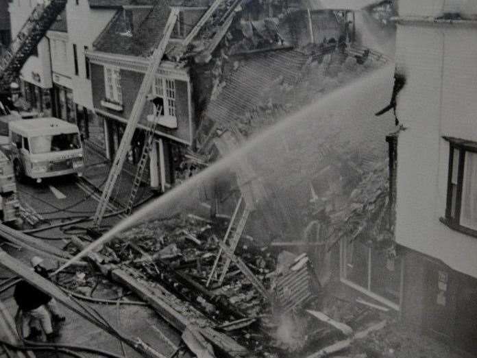 Firefighters battling the Frogs restaurant inferno in 1986