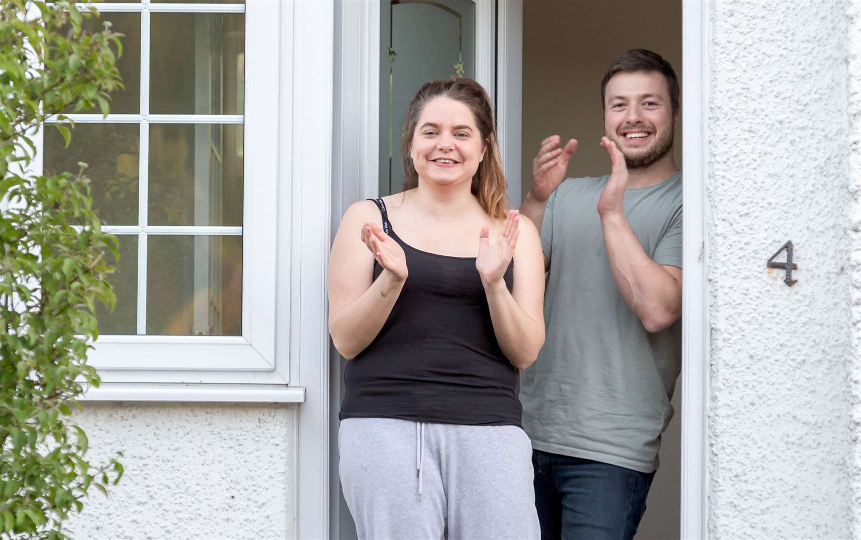 A couple taking part in the weekly applause in Gravesend, Photo: Estelle Thompson Photography