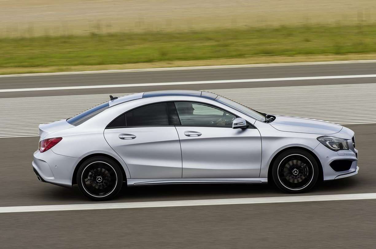 The sporty lines of the CLA 220 CDI