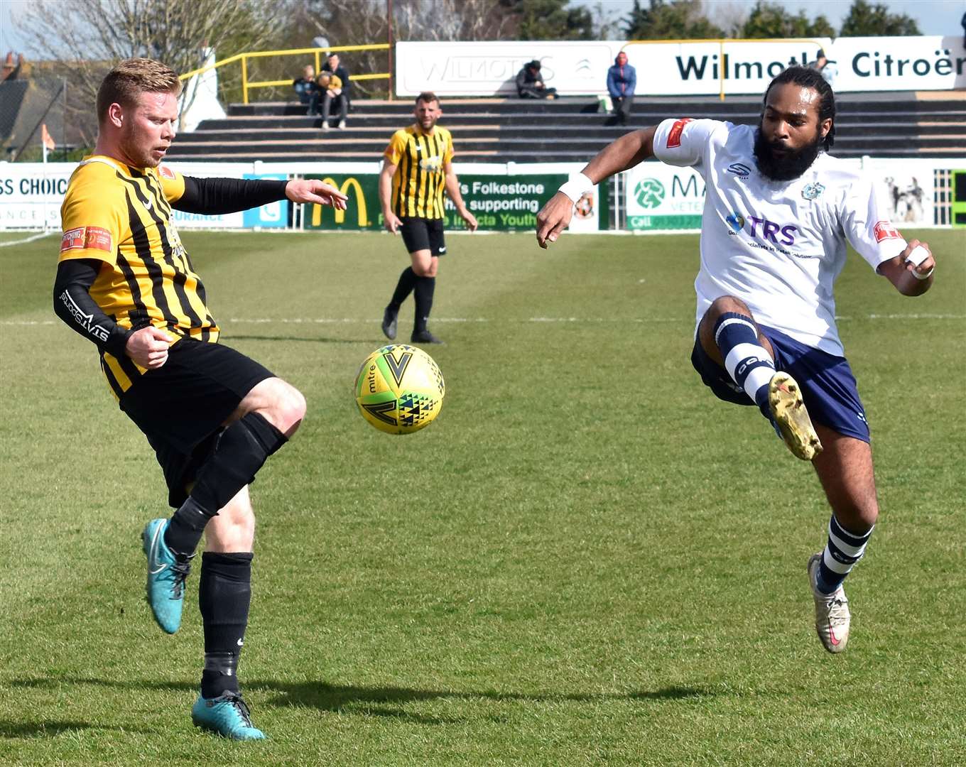 Scott Heard sends the ball forward. Picture: Ramdolph File