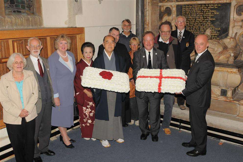 Wreath laying ceremony at Sir Thomas Smythe's tomb