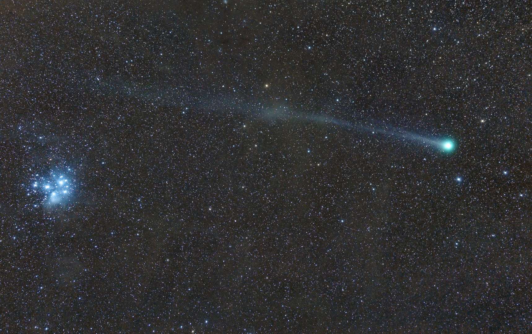 A comet is made up of icy gas and debris. Image: Adobe stock image.