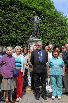 Wreath laying in memory of Christopher Marlowe by the Marlowe Society