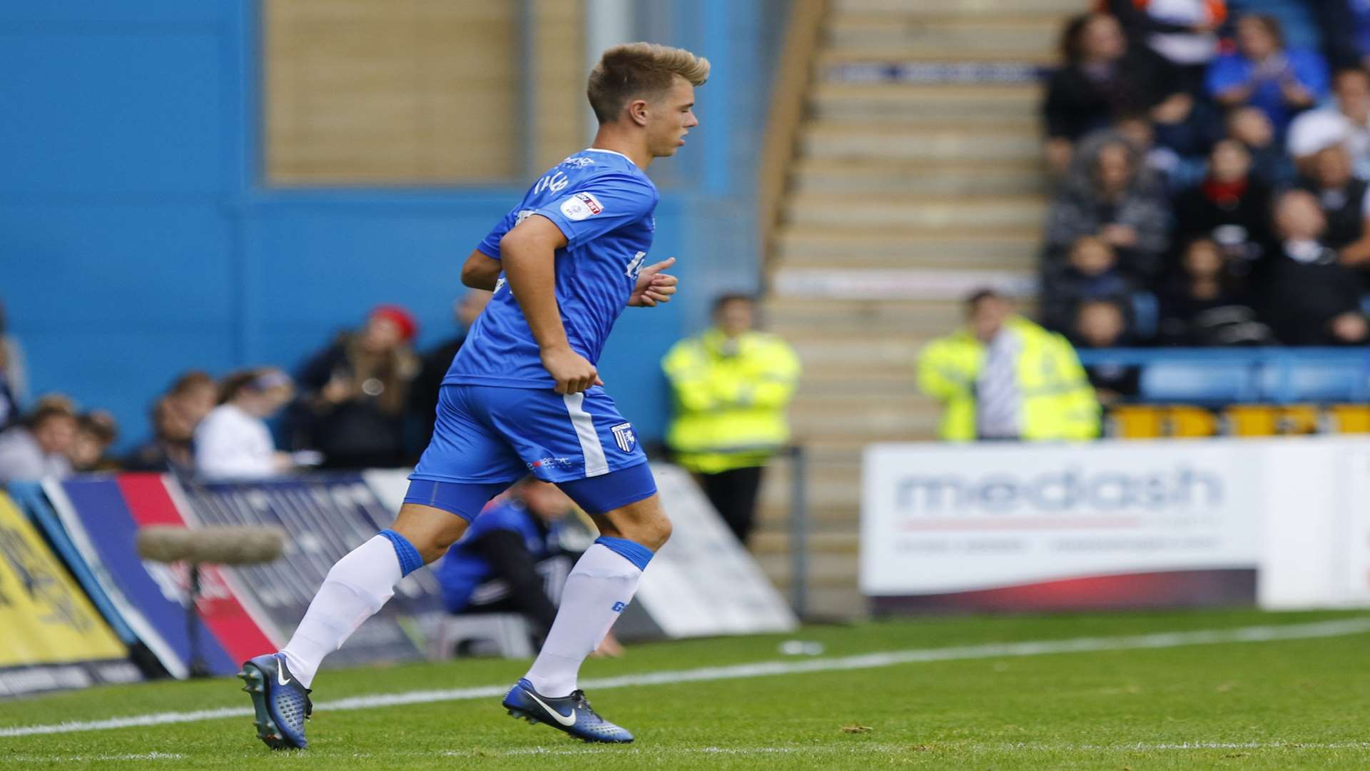 Gillingham send Aaron Simpson to Margate and Jack Tucker ...