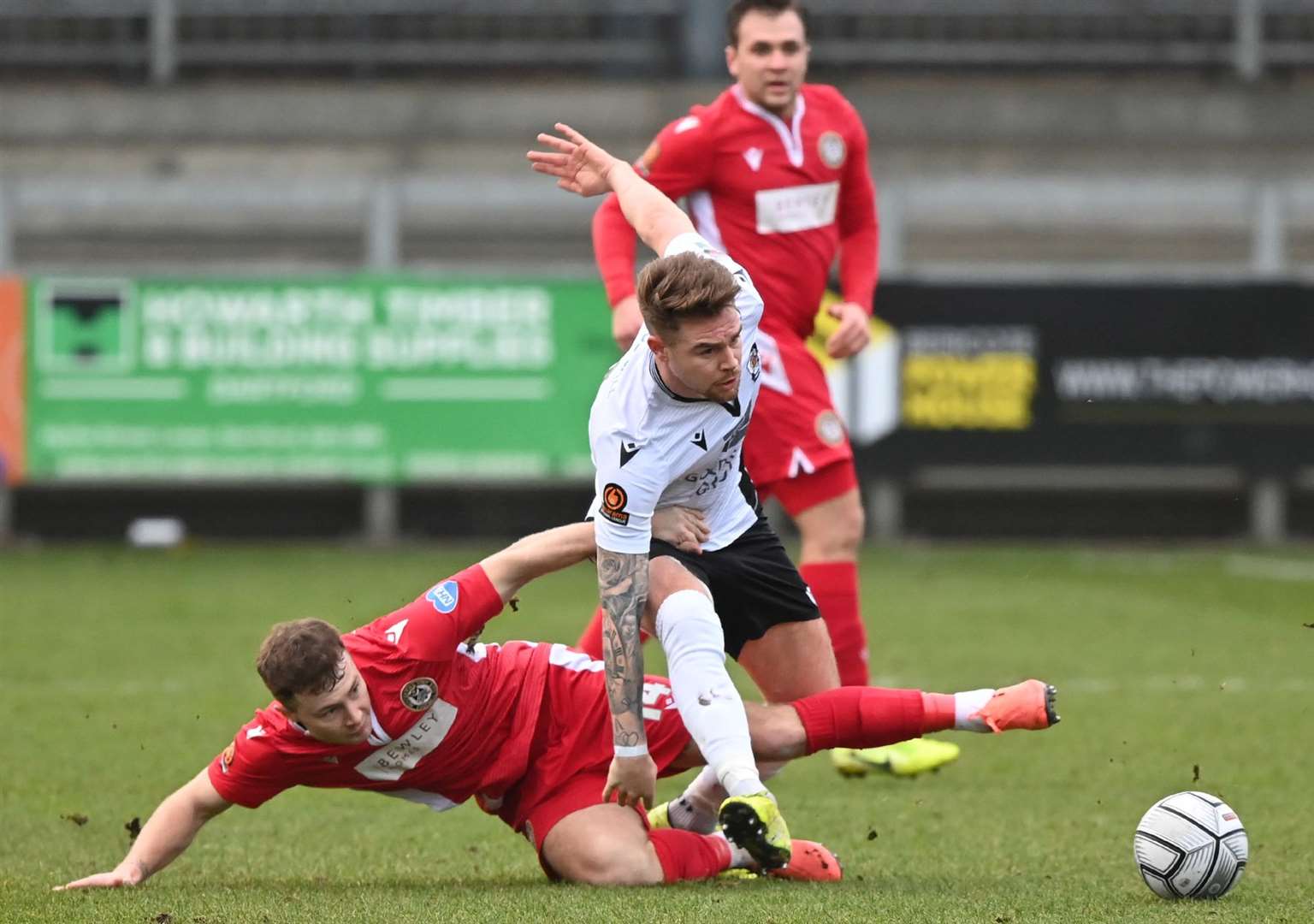 Hungerford's Jake Evans tackles Dartford's Jack Jebb. Picture: Keith Gillard