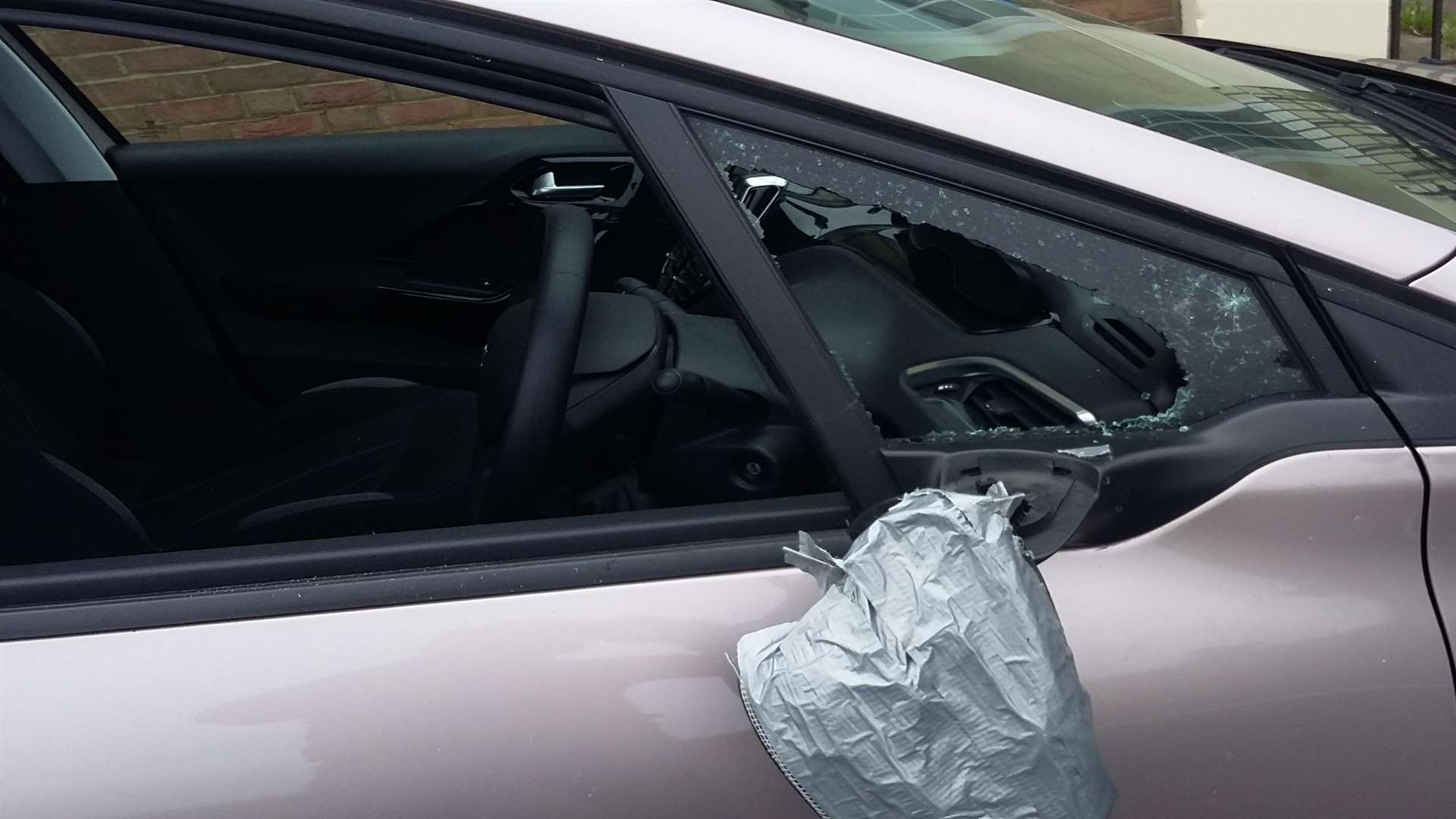 Cars vandalised in Deal