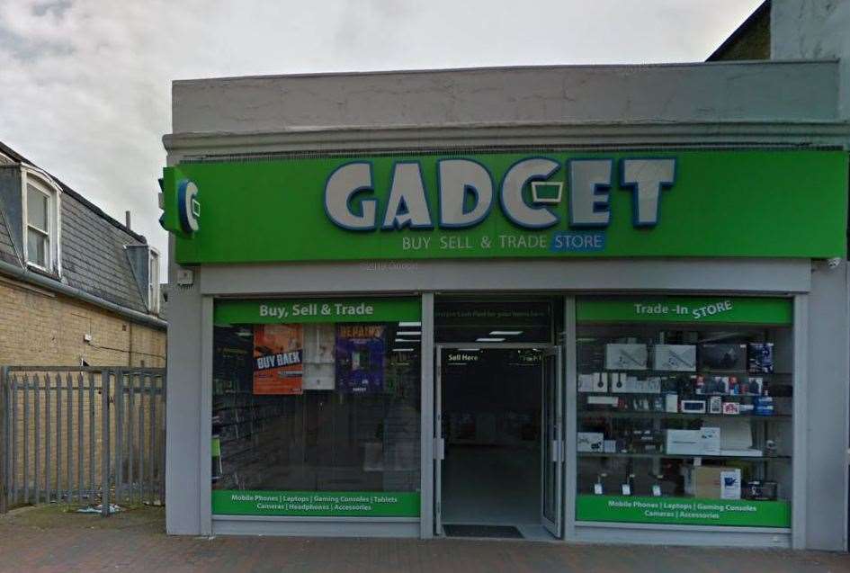 The proposals are to replace the Gadcet computer store in Chatham with a bingo hall. Photo: Google