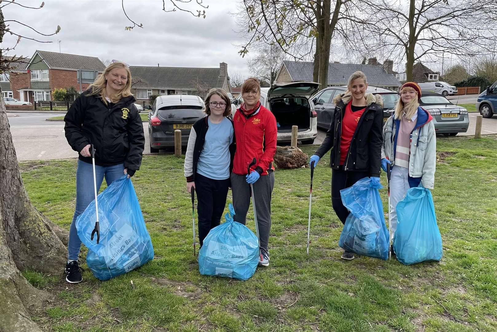 Sittingbourne Striders members Marriane Seaward, Olivia Parker and mum Emma Hudson-Wright, Gina Woodfine and Rachel Woodfine (45617450)