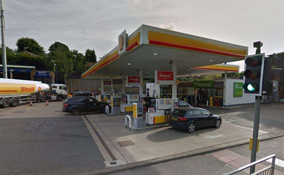 The Shell Garage and Little Waitrose in London Road, Sevenoaks (2934362)