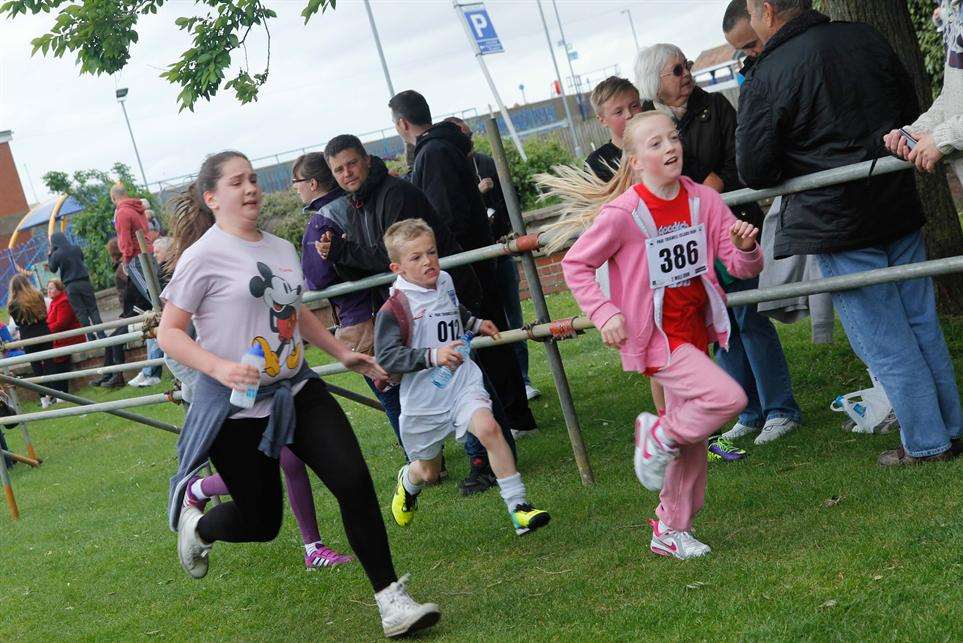 Runners finishing the Paul Trigwell Island Run