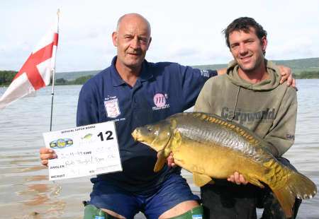 Dartford s Rob Tough helps England win the 2009 World Carp classic.