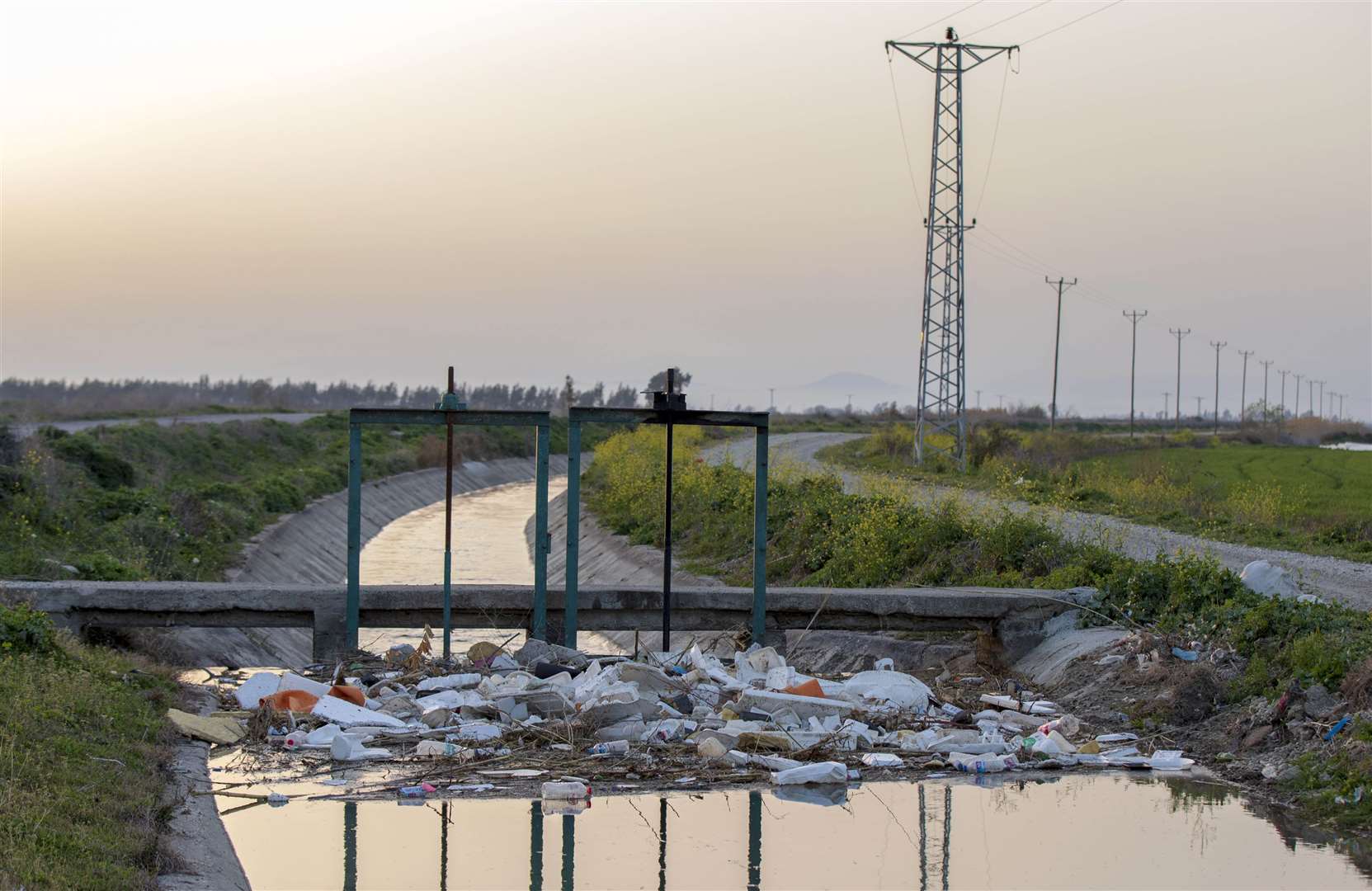 Waste dumped and burned in Turkey (Caner Ozkan/Greenpeace)