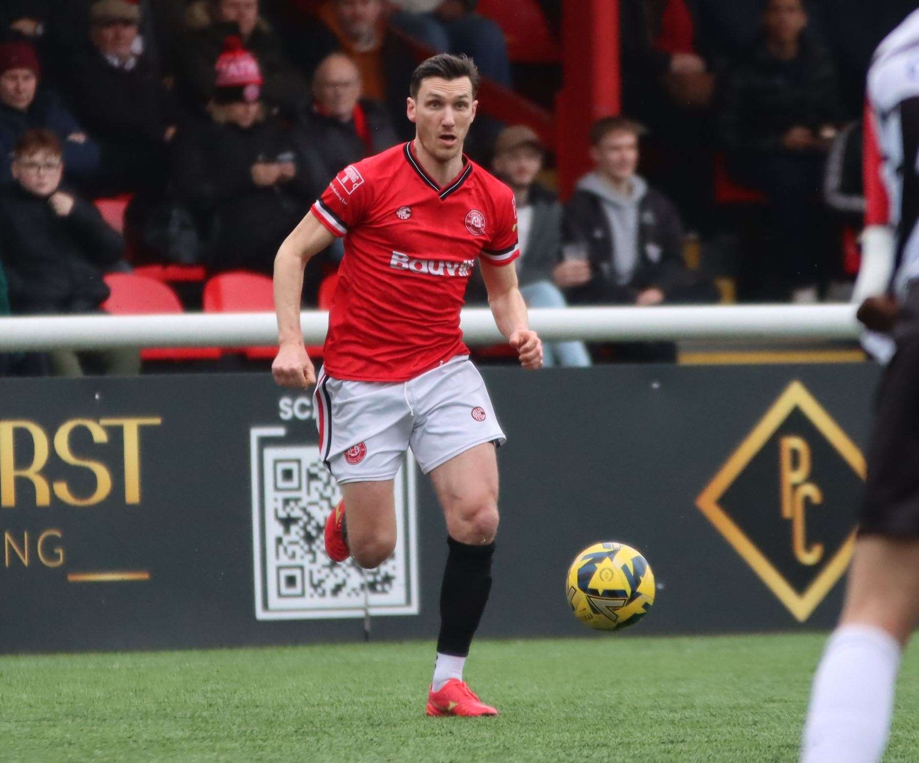 Chatham defender Simon Cooper – was withdrawn from their starting line-up as a precaution shortly ahead of kick-off. Picture: Max English (@max_ePhotos)