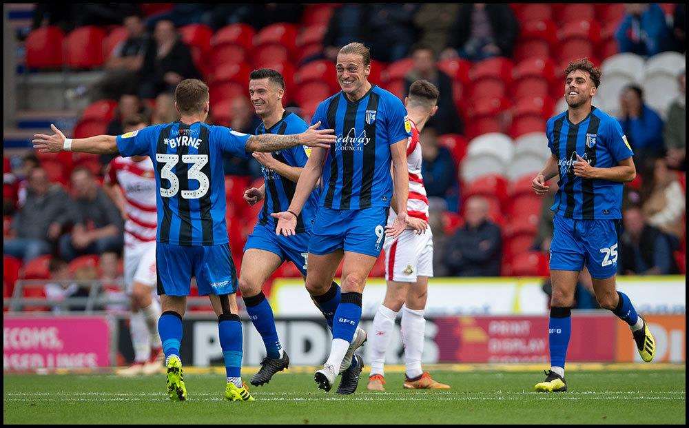 Tom Eaves celebrates putting the Gills 2-0 up Picture: Ady Kerry (4918335)