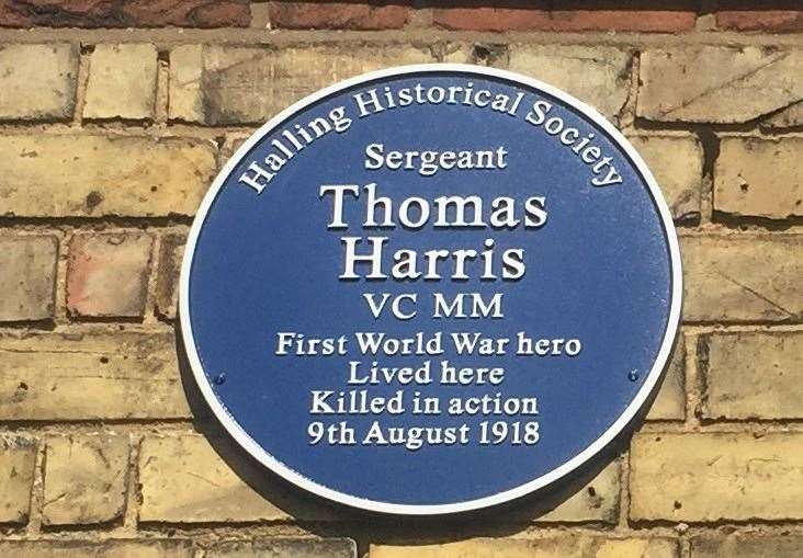 The original blue plaque to commemorate the First World War hero Sergeant Thomas Harris VC MM on his home in Halling which was unveiled in August 2021