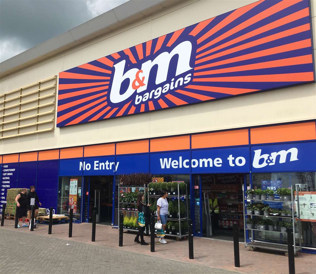 B&M Bargains are expanding their branches nationally and are aiming to open a store in Dartford