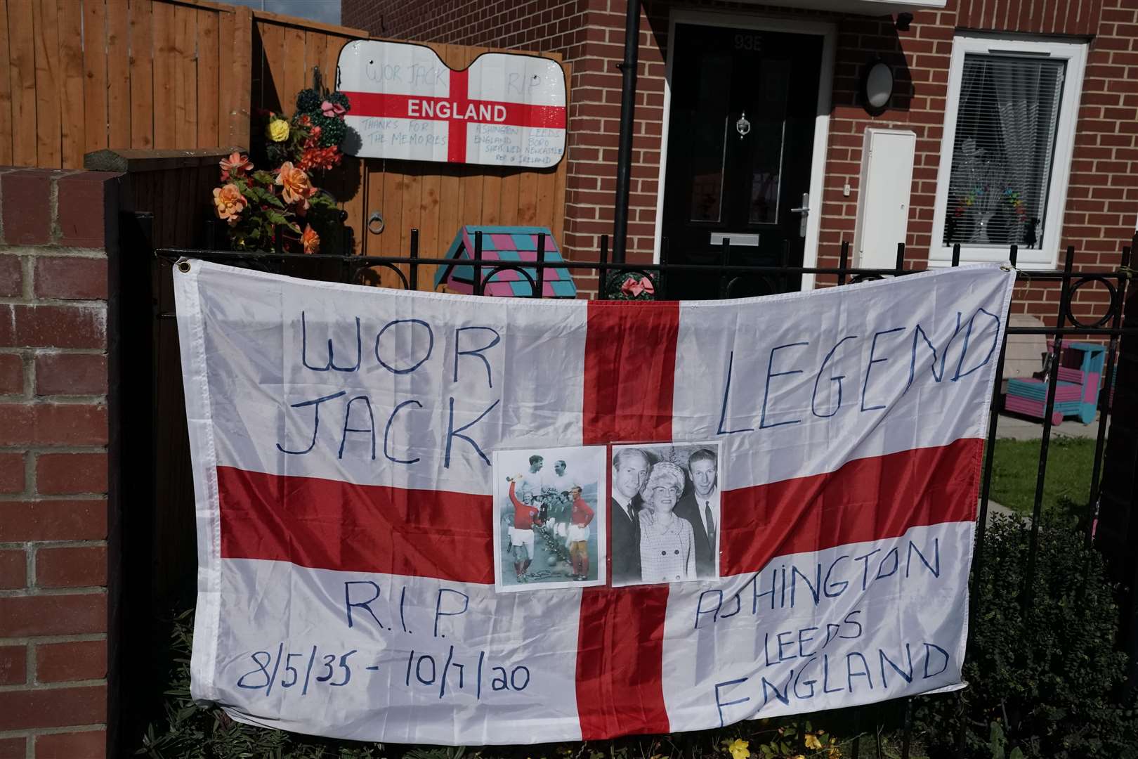 One of many tributes left to the England and Leeds legend (Owen Humphreys/PA)