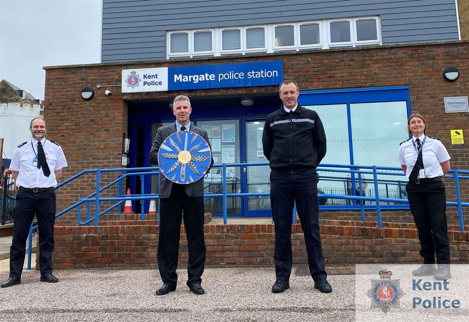 (From left) Insp James Ross, sculptor Gordon Fox holding the Jon Odell Shield, PC Lee Godden and Ch Insp Rhiannan Pepper. Picture: Kent Police