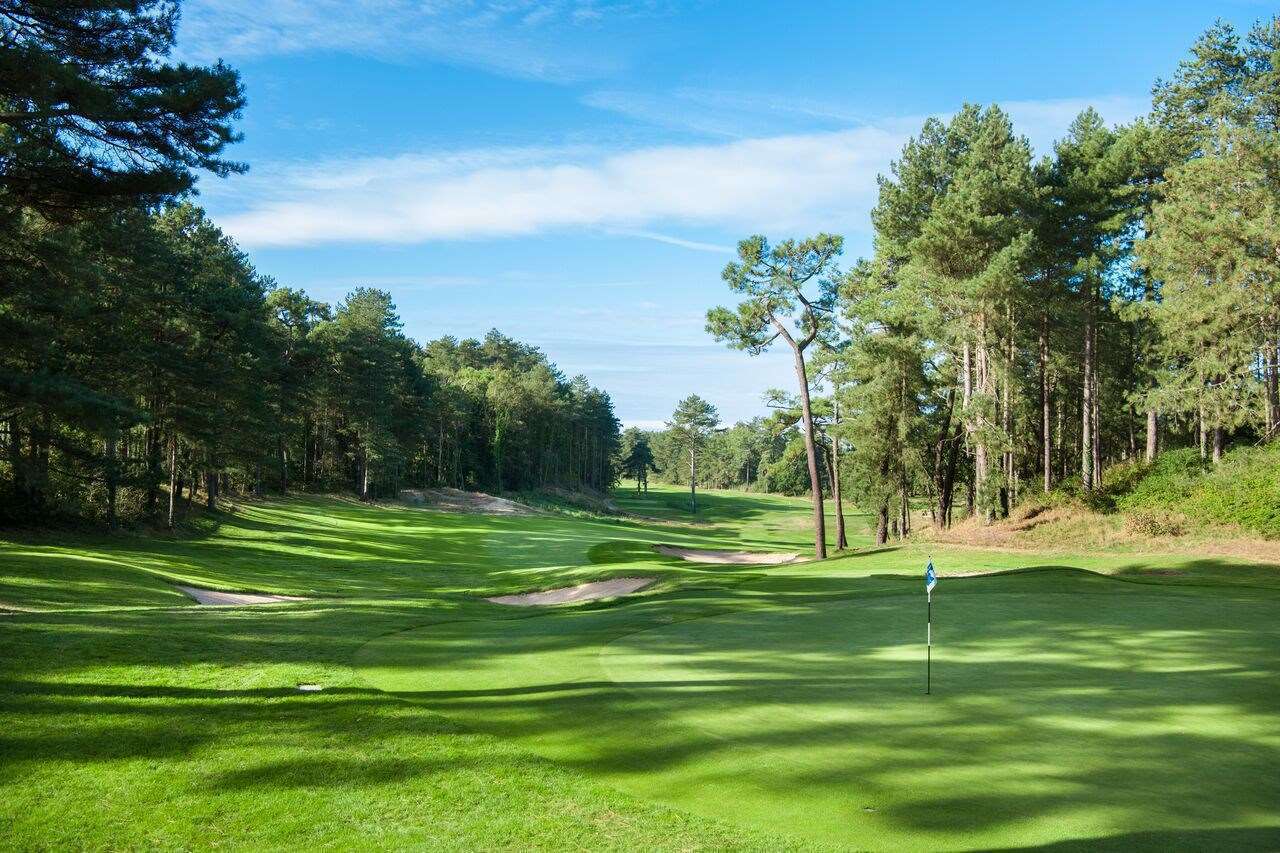 Hole 11 on Les Pins and Golf d'Hardelot