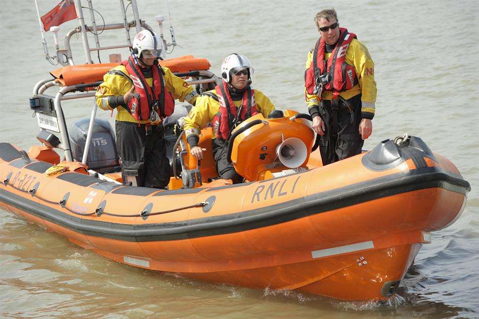 RNLI stock: Gravesend RNLI out on the Thames.