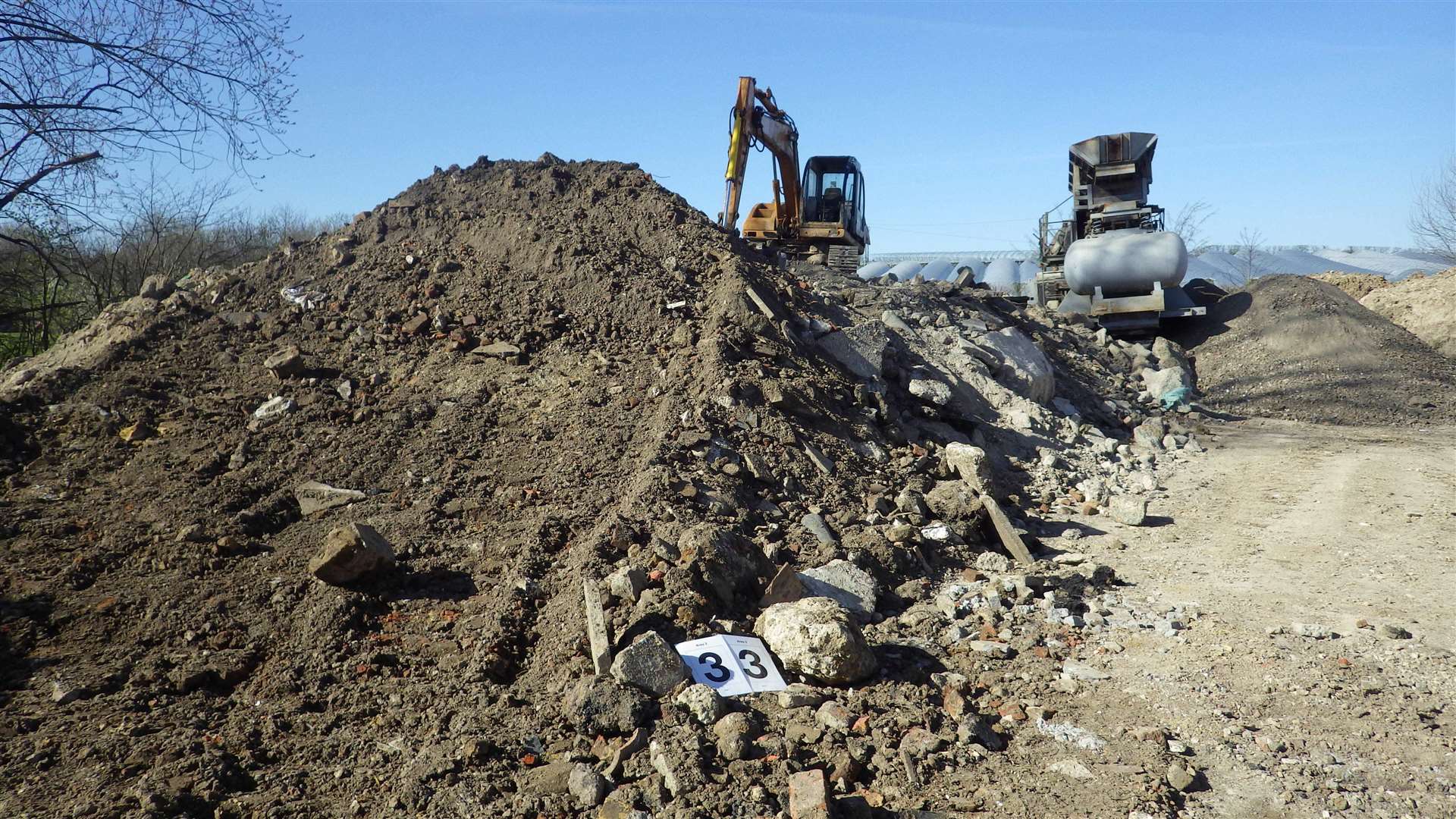 Waste piled high at Thirwell Farm (15182428)