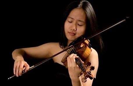 Solo violinist, Joo Yeon Sir