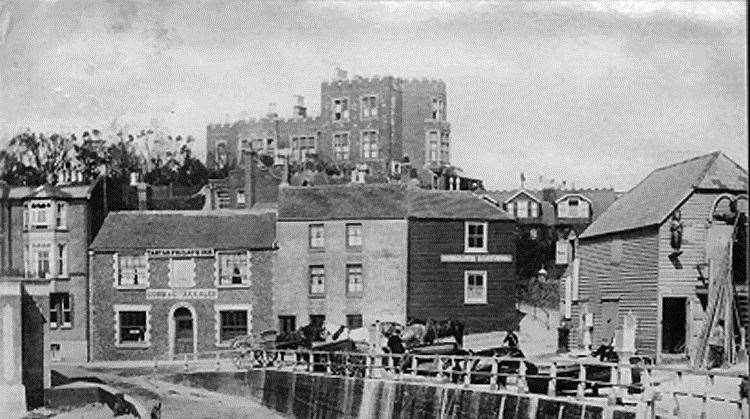 The harbour pub in 1900. Picture: Rory Kehoe