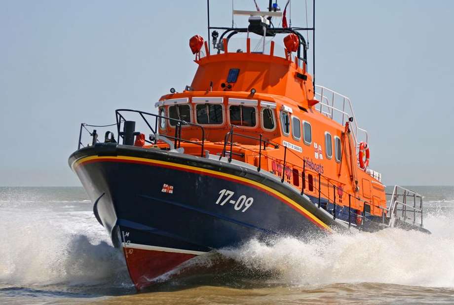 full-search-launched-for-life-raft-sighting-as-dover-and-ramsgate